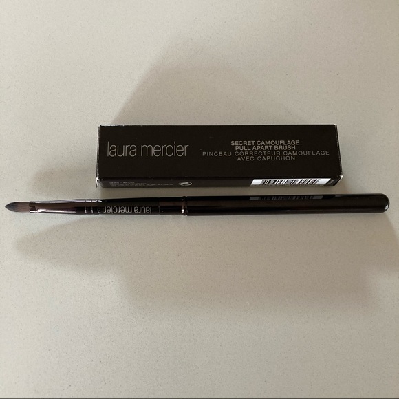 Laura Mercier Secret Camouflage Pull Apart Brush - Picture 3 of 4